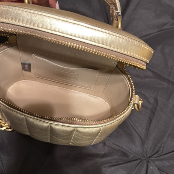 COPY - Gold coach crossbody - Picture 3 of 3